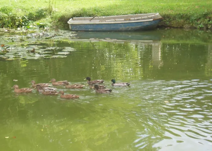 Chateau Des Poteries Bed & Breakfast 3*